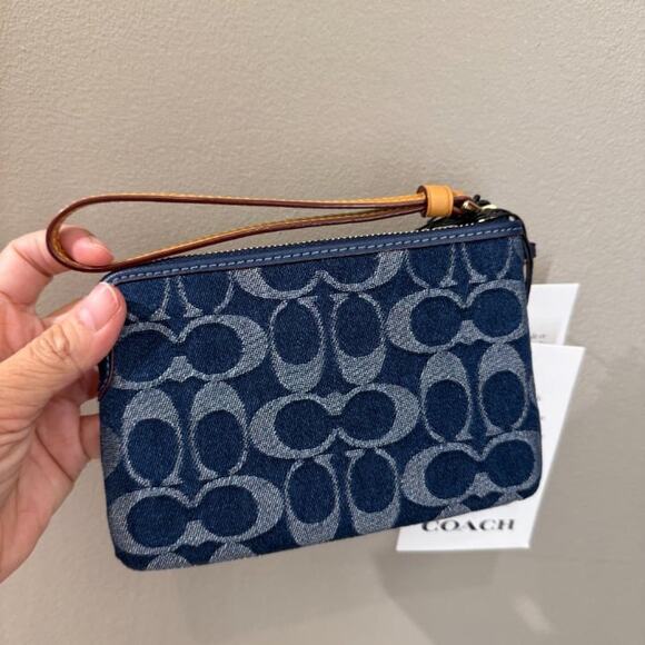 Last 1‼️Coach CZ452 Corner Zip Wristlet In Signature Denim - Picture 2 of 6
